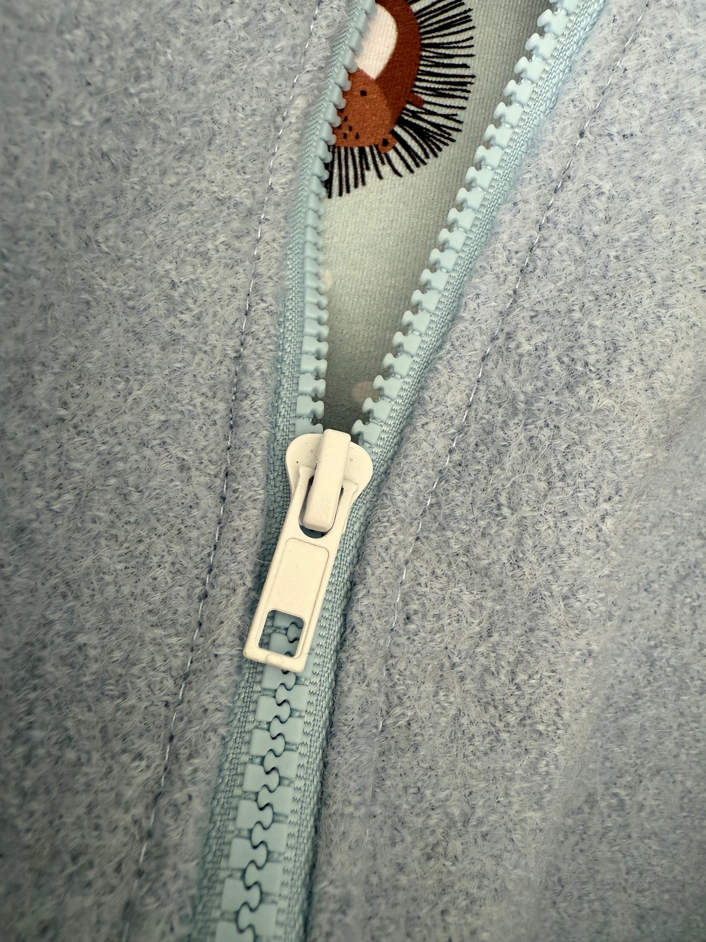 Walkoverall hellblau mit Stick Igelliebe, Probestück Größe 86