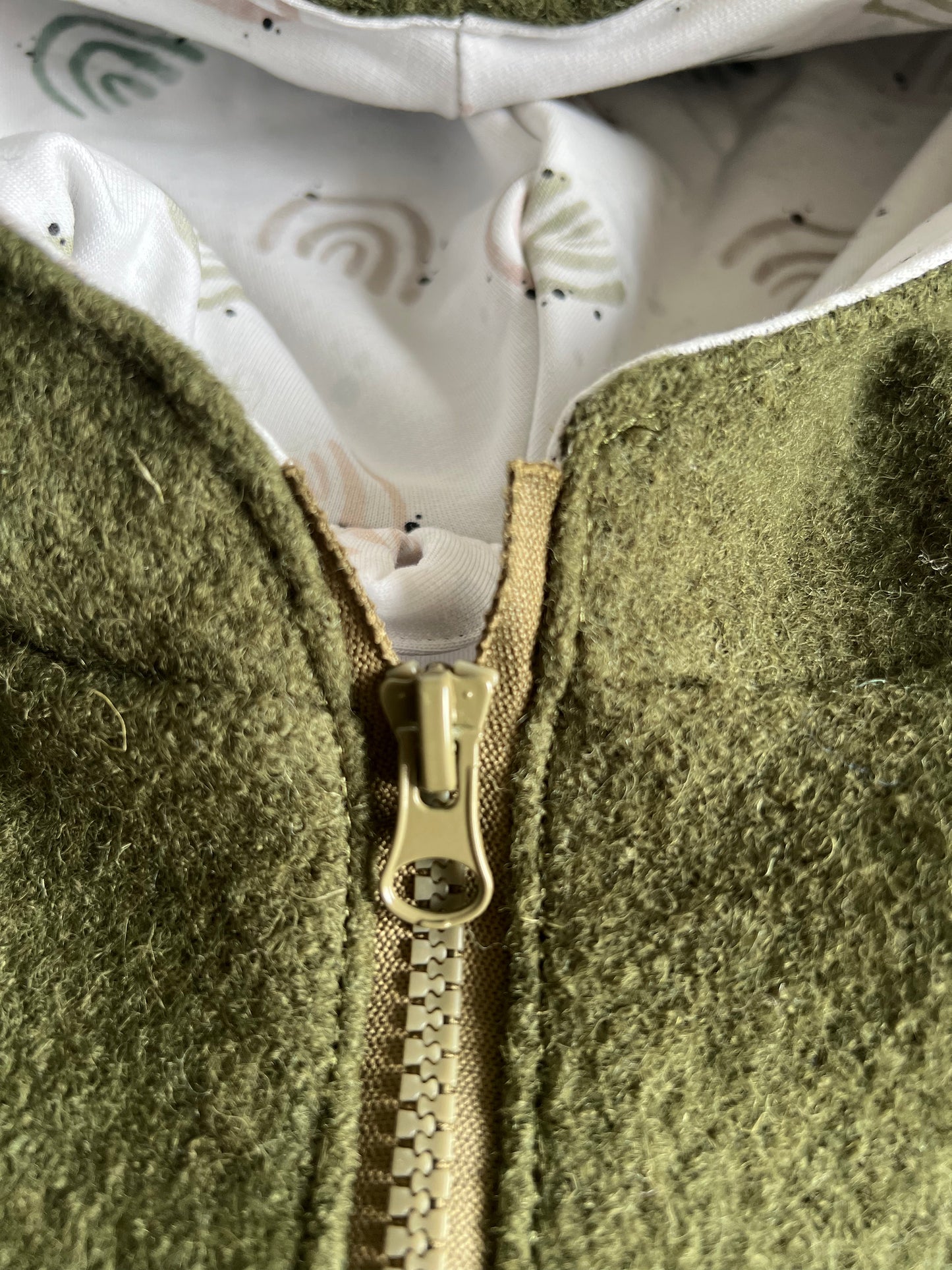Walkjacke Größe 86 Oliv Einzelstück mit kleinem Fehler