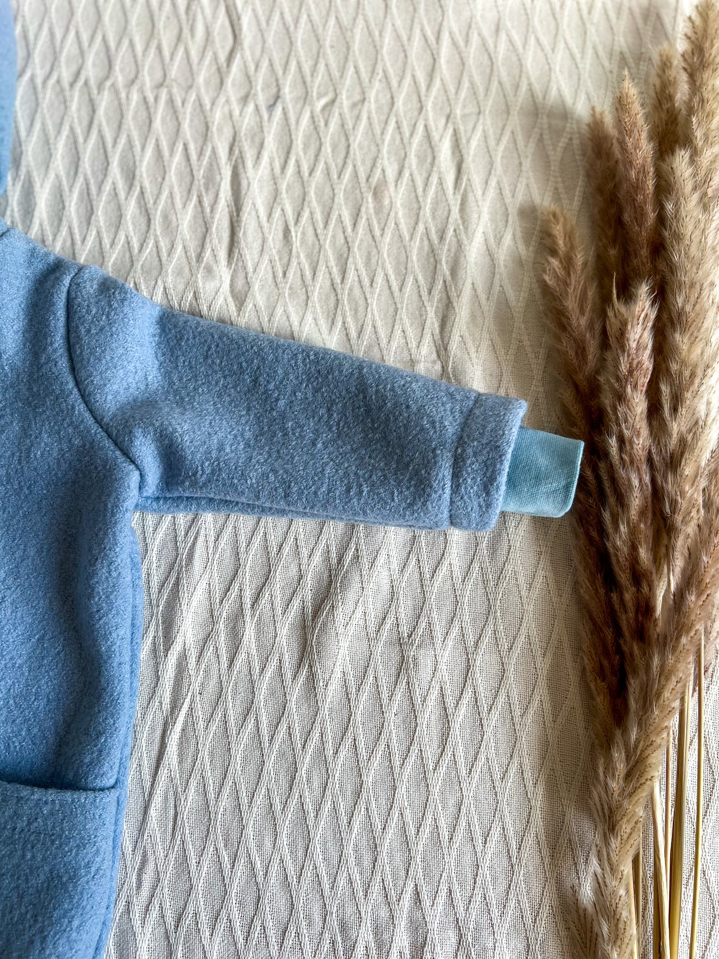 Walkoverall hellblau mit Stick Igelliebe, Probestück Größe 86
